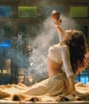 deepika-padukone-hot-stills-with-ranveer-singh-in-ram-leela-movie-6