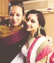 deepika-padukone-in-the-sets-of-ram-leela-movie-8