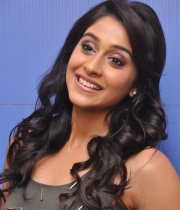 regina-cassandhra-at-chandi-platinum-disc-20