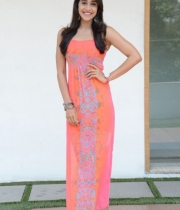 regina-cassandra-cute-stills-8