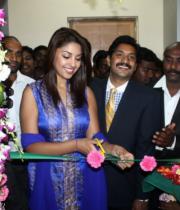 richa-gangopadhyay-at-star-homeopathy-launch-16