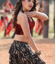 richa-gangopadhyay-navel-show-in-mirchi-06
