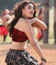 richa-gangopadhyay-navel-show-in-mirchi-08