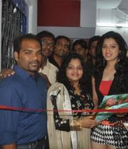 richa-panai-launches-natural-hair-beauty-salon-pictures-4