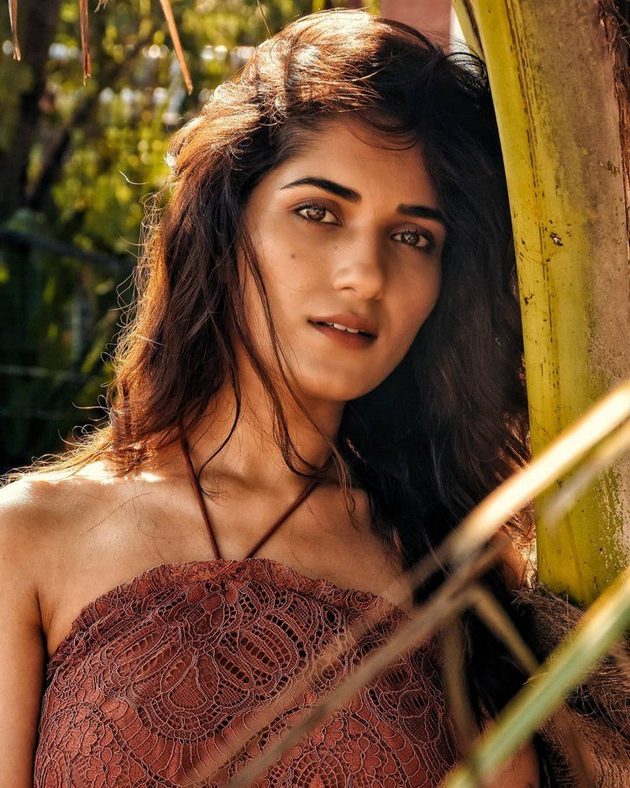 ruhani-sharma-latest-pics_2