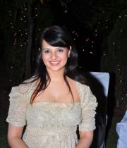 saloni-hot-images-4