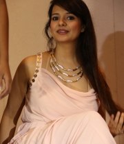 saloni-latest-pics_1412879202_10