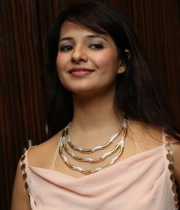 saloni-latest-pics_1412879202_14