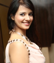 saloni-latest-pics_1412879202_17