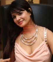 saloni-latest-pics_1412879203_25