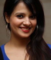 saloni-latest-photos-18