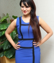 saloni-latest-photos-4