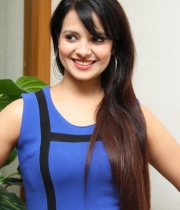 saloni-latest-photos-6