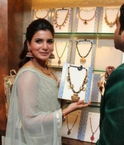 94660-samantha-at-prince-jewellery-exhibition-01