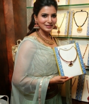 94662-samantha-at-prince-jewellery-exhibition-03