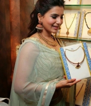 94668-samantha-at-prince-jewellery-exhibition-09