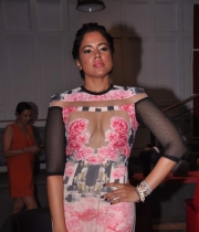 sameera-reddy-latest-hot-navel-cleavage-show-pictures-9