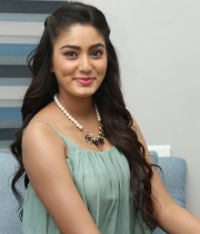 sana-makbul-latest-stills-6