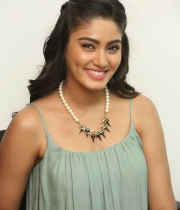 sana-makbul-latest-stills-9