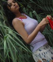 sanam-shetty-hot-in-wet-clothes-7