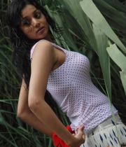 sanam-shetty-hot-in-wet-clothes-8