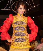 sanjana-ramp-walk-photos-at-hfw-day-2-10