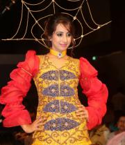 sanjana-ramp-walk-photos-at-hfw-day-2-11