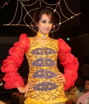 sanjana-ramp-walk-photos-at-hfw-day-2-12