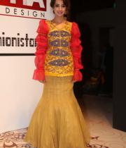 sanjana-ramp-walk-photos-at-hfw-day-2-16