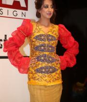 sanjana-ramp-walk-photos-at-hfw-day-2-19