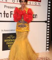 sanjana-ramp-walk-photos-at-hfw-day-2-20