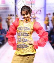 sanjana-ramp-walk-photos-at-hfw-day-2-21