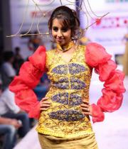 sanjana-ramp-walk-photos-at-hfw-day-2-26