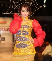 sanjana-ramp-walk-photos-at-hfw-day-2-3
