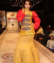 sanjana-ramp-walk-photos-at-hfw-day-2-7