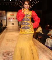 sanjana-ramp-walk-photos-at-hfw-day-2-8