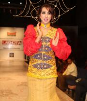 sanjana-ramp-walk-photos-at-hfw-day-2-9