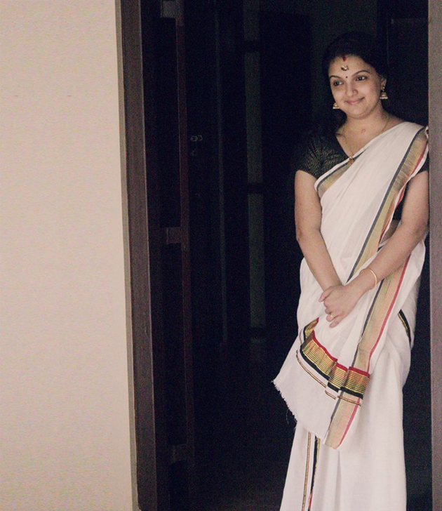 saranya-mohan-family-photos_3