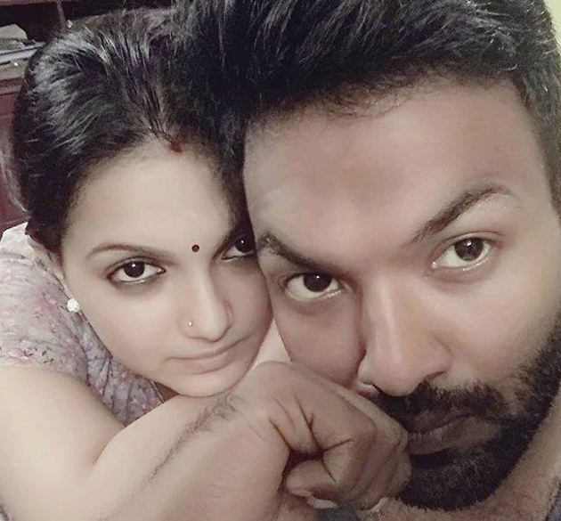 saranya-mohan-family-photos_33