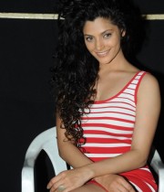 sayami-kher-hot-photos_12