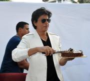 shahrukh-khan-birthday-celebrations-photos-1116