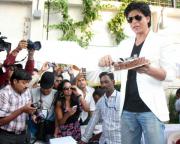 shahrukh-khan-birthday-celebrations-photos-120