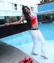 sherlyn-chopra-looks-hot-promoting-splitsvilla-6-in-kolkata-04