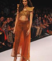 shilpa-reddy-ramp-walk-at-lakme-fashion-week-14