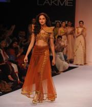 shilpa-reddy-ramp-walk-at-lakme-fashion-week-8