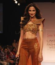shilpa-reddy-ramp-walk-at-lakme-fashion-week-9