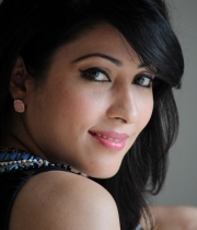 shivani-new-photo-stills-2