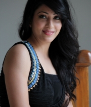 shivani-new-photo-stills-24