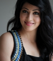 shivani-new-photo-stills-27