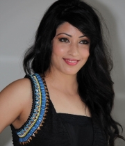 shivani-new-photo-stills-3